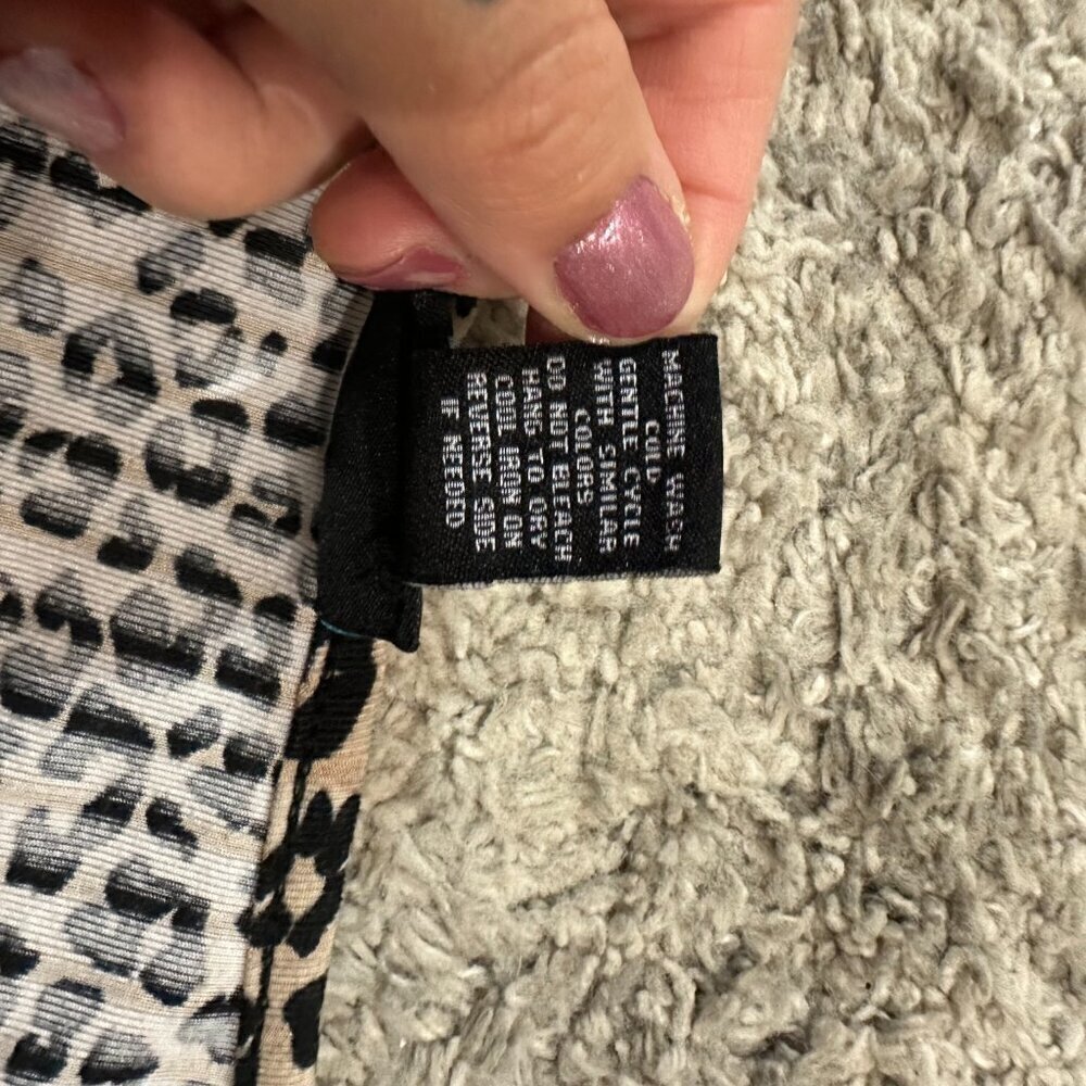 Leopard Print V Neck Women's Short Sleeve T Shirt Cutout Rue + - Picture 3 of 9